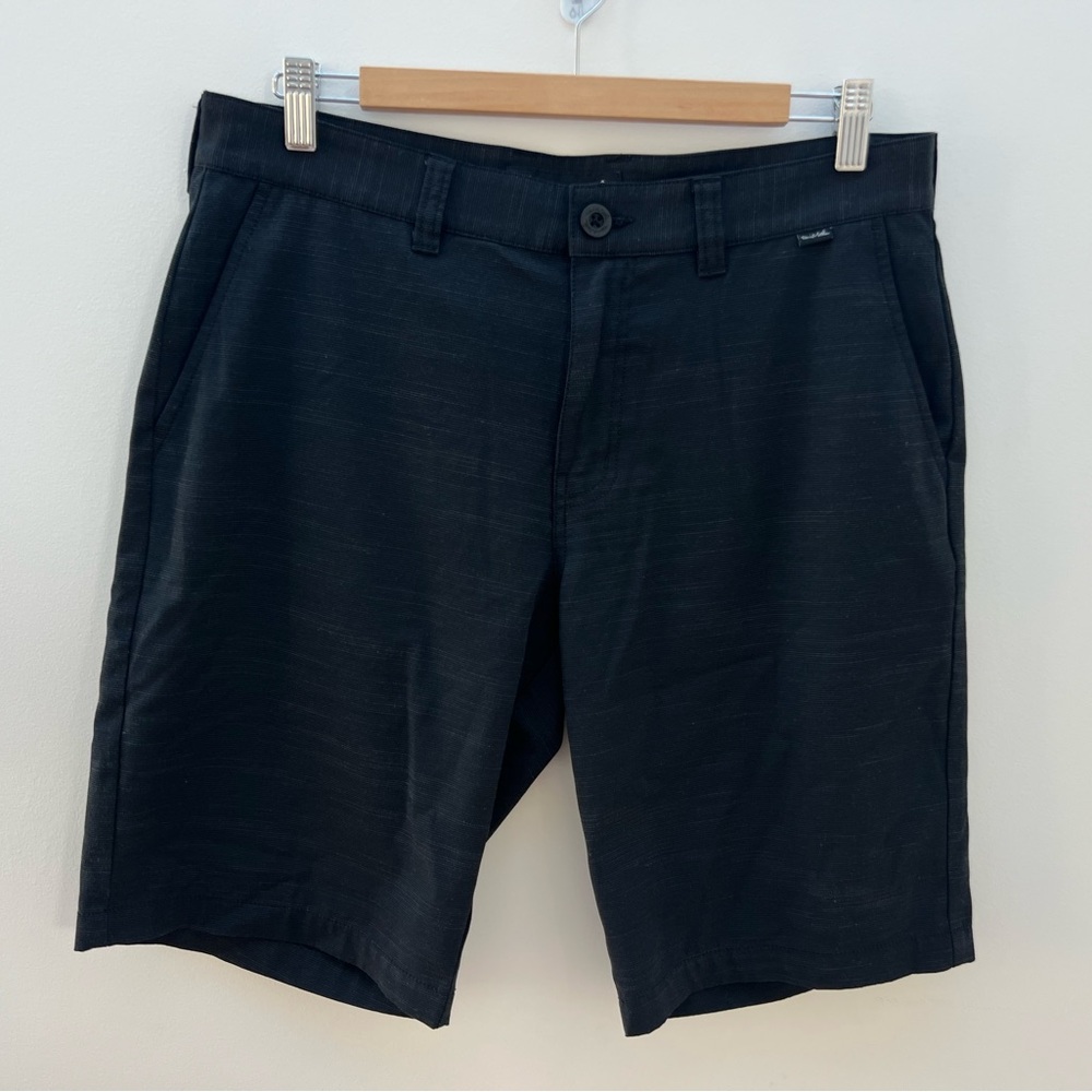 Travis Matthew Men's Black Golf Shorts NWOT Size 33 - Picture 2 of 12
